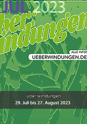 Das 3. Worpsweder Artfestival steht unter dem Leitmotiv „über:windungen“ und folgt den Randlage Artfestivals „Lebe Dein Ändern“ (2019) und „Wahlverwandtschaften“ (2021/22).Unter primärer Einbeziehung von Kunstorten in und Kunstschaffenden aus Worpswede und der Region soll zeitgenössische Kunst mit einem kollaborativen Ansatz als Gesamterlebnis verhandelt werden. Eingeladen wurden zunächst Künstler:innen verschiedener Disziplinen und jeden Alters aus Worpswede und der Region. Neben über 30 Worpsweder Künstler:innen wurden für das Festival auch externe Kunstschaffende eingeladen.